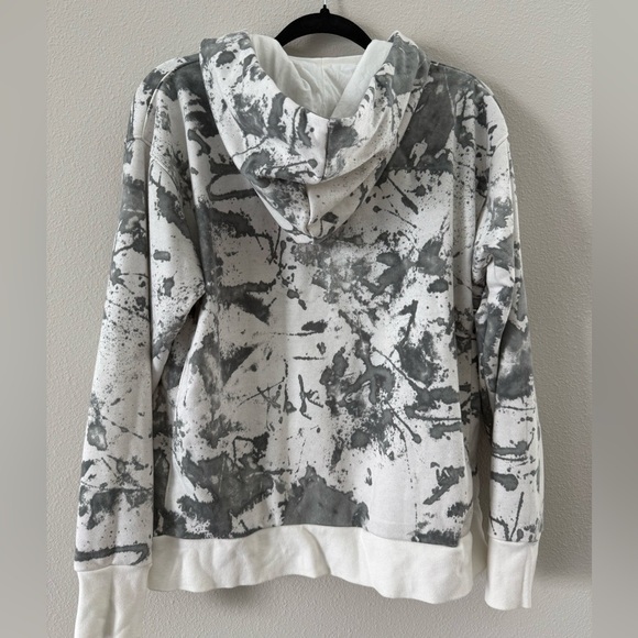 Nike Fly Standard Issue Women’s Black Gray and White Hoodie - Picture 5 of 6